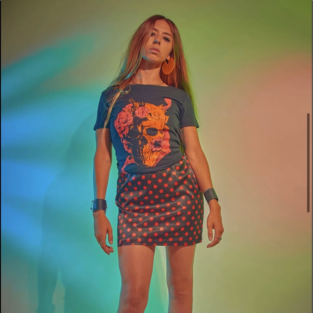 Sellout Life Skull Logo graphic tee shirt. NWT